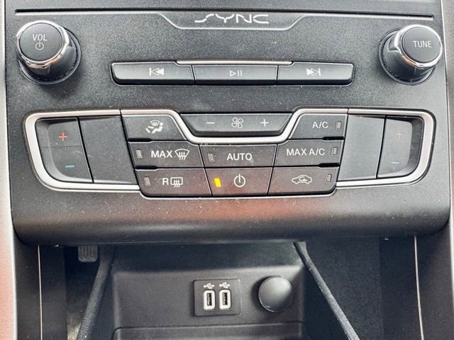 Used 2020 Ford Fusion SE image 22