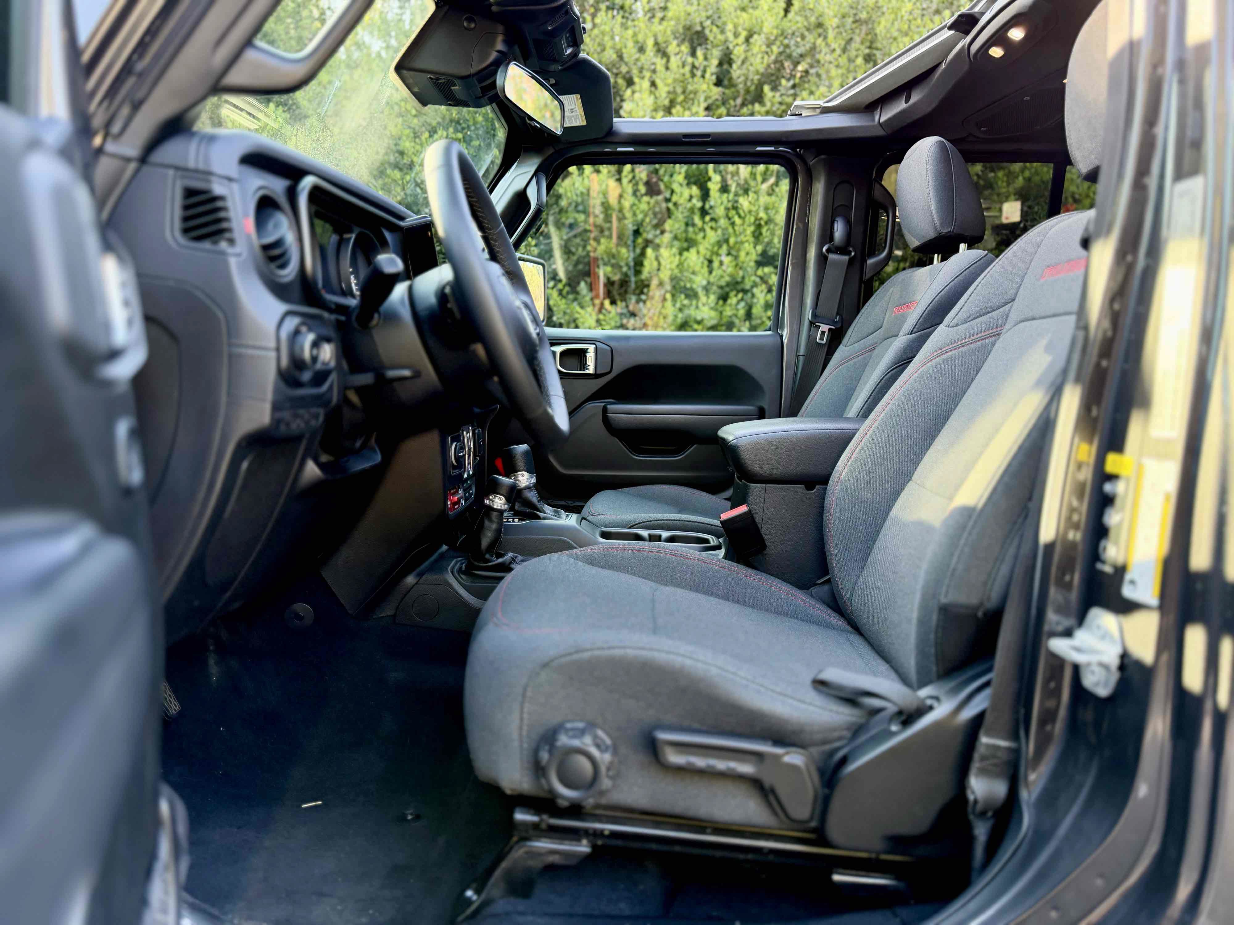 Used 2025 Jeep Wrangler Unlimited Rubicon AWD/4WD image 25