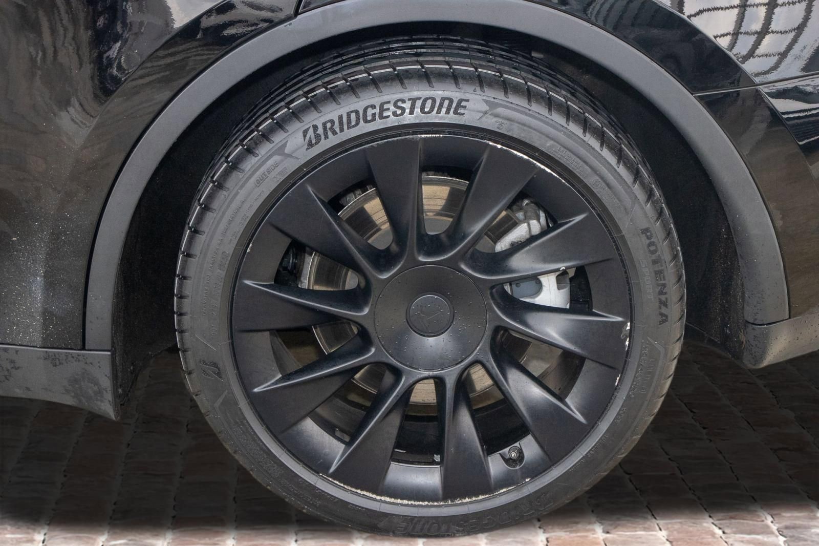 Used 2024 Tesla Model Y Long Range image 32