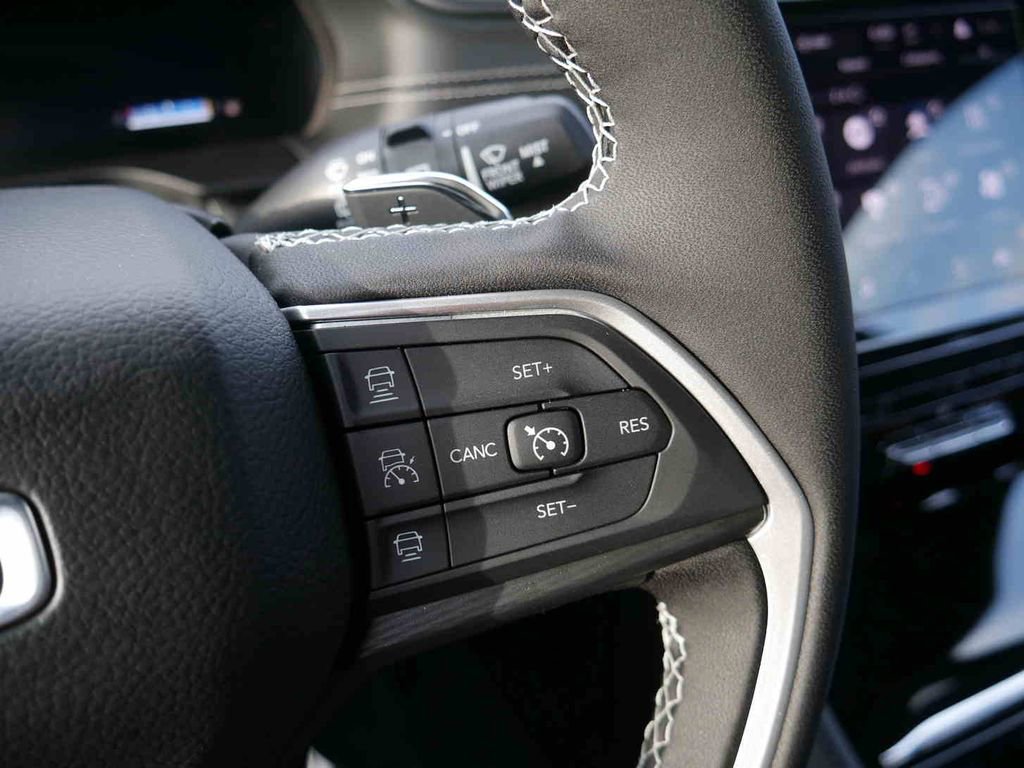 New 2025 Jeep Grand Cherokee Altitude image 38