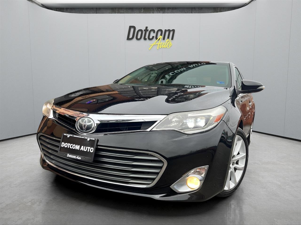 Used 2013 Toyota Avalon Limited w/ Technology Pkg FWD image 19