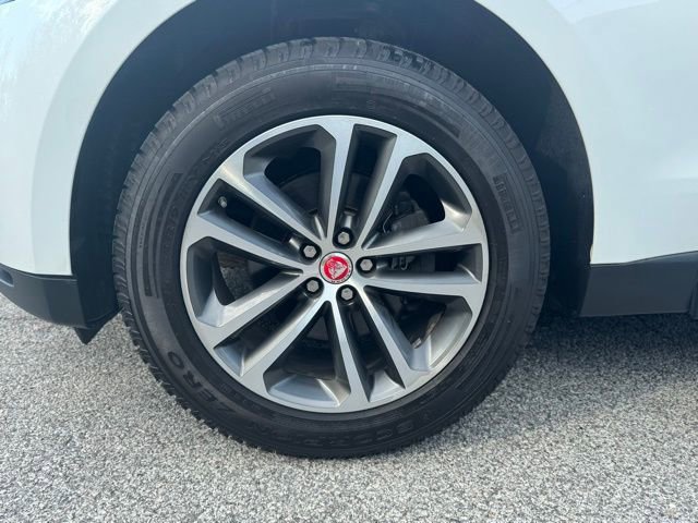 Used 2018 Jaguar F-PACE Premium image 2