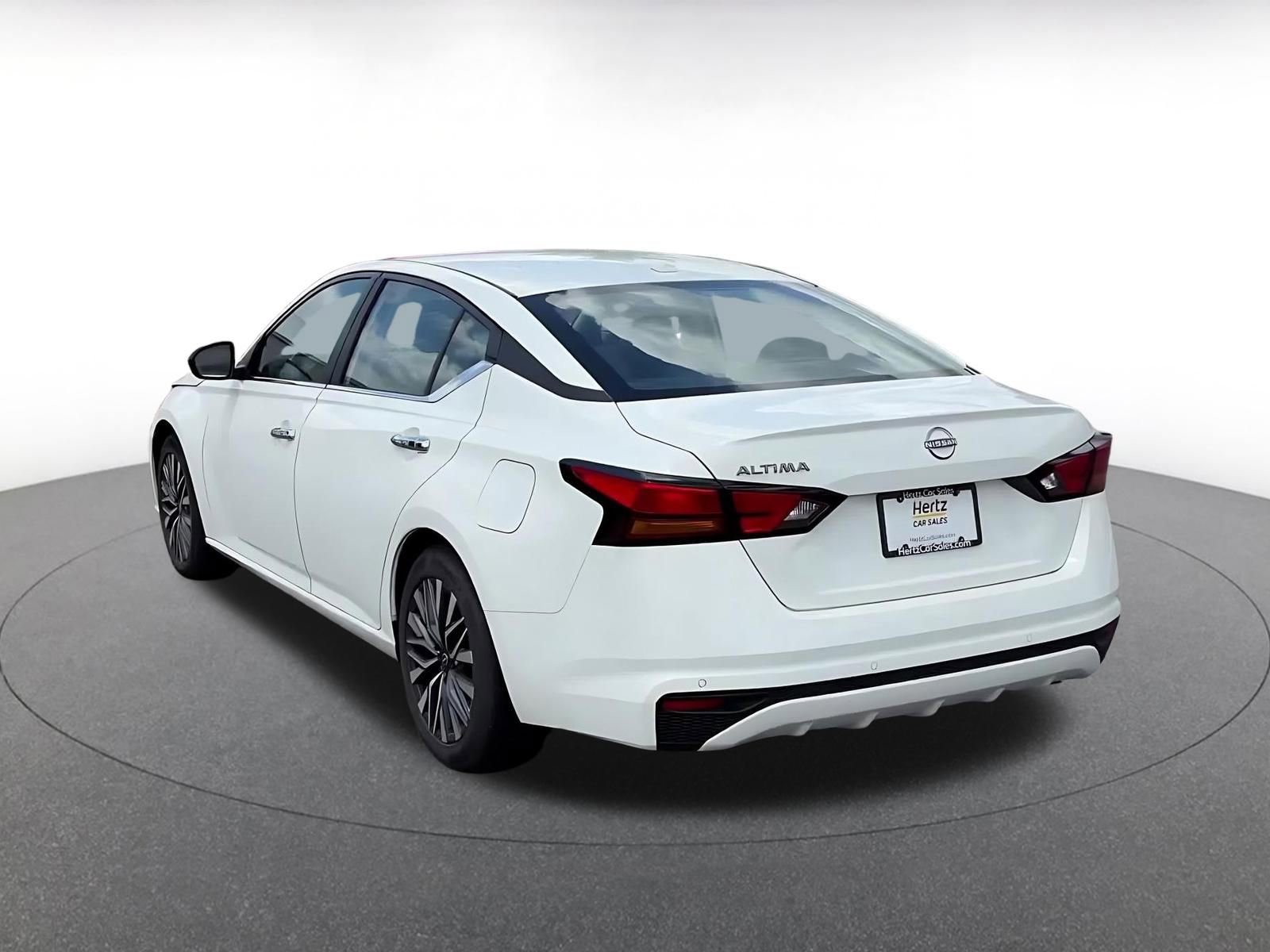 Used 2025 Nissan Altima 2.5 SV FWD image 11