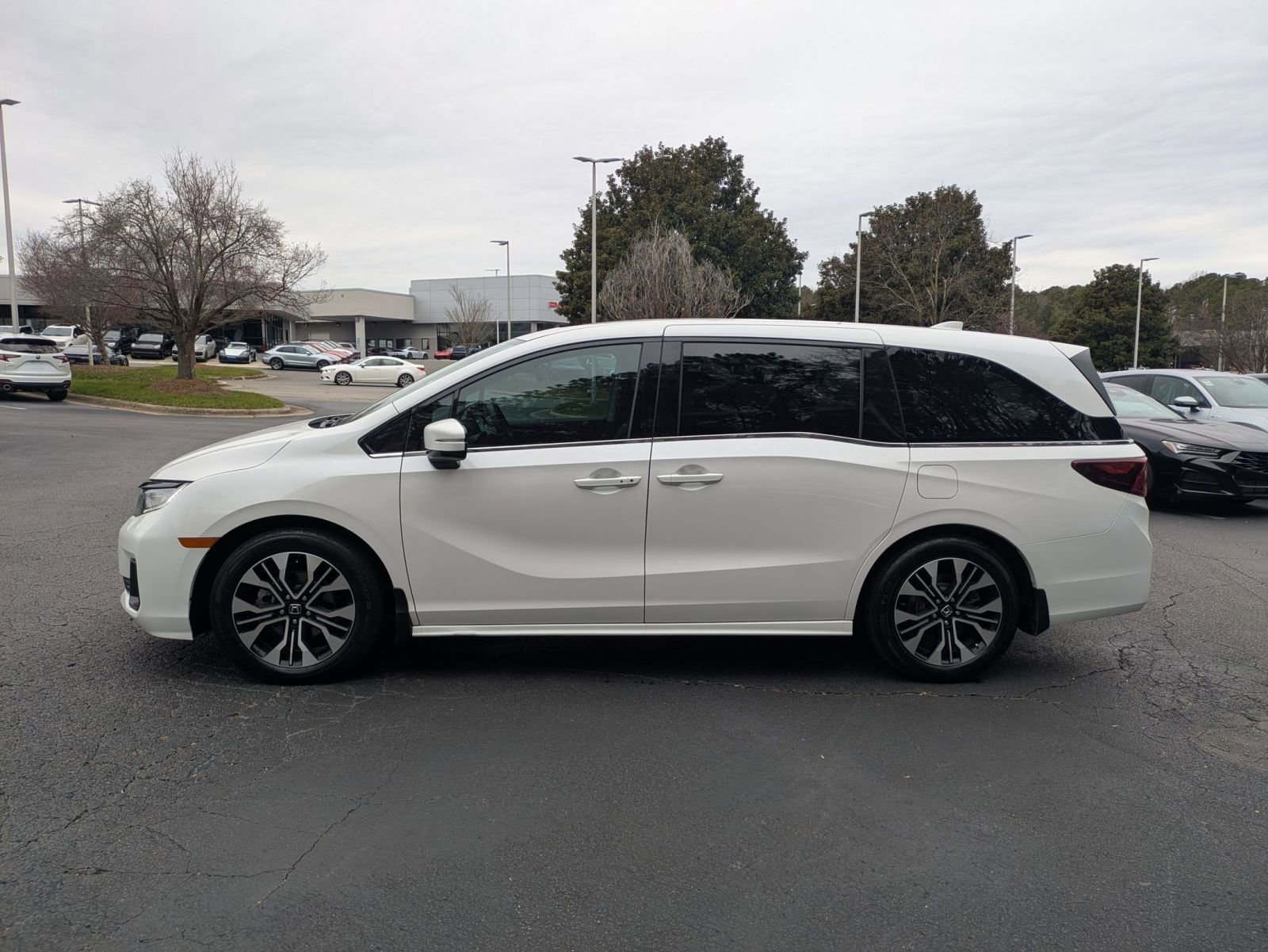 Used 2025 Honda Odyssey Elite image 8