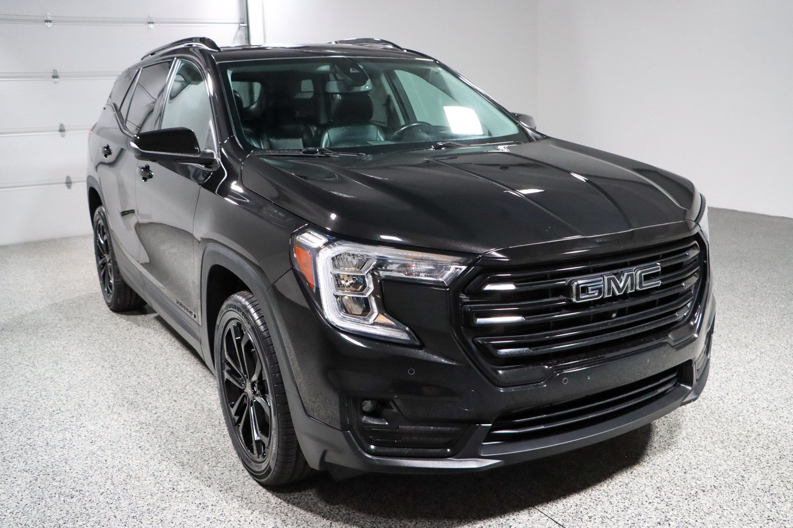 Used 2022 GMC Terrain SLT w/ Infotainment Package II AWD/4WD image 5