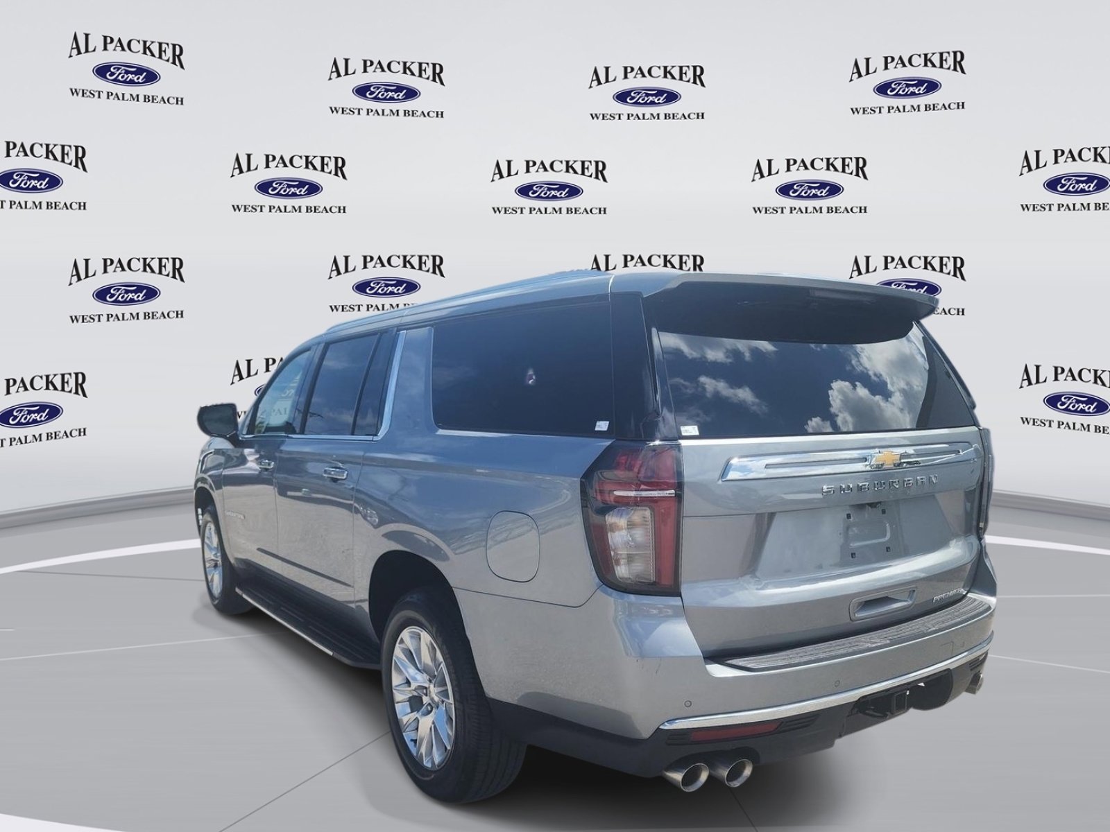 Used 2023 Chevrolet Suburban Premier AWD/4WD image 4