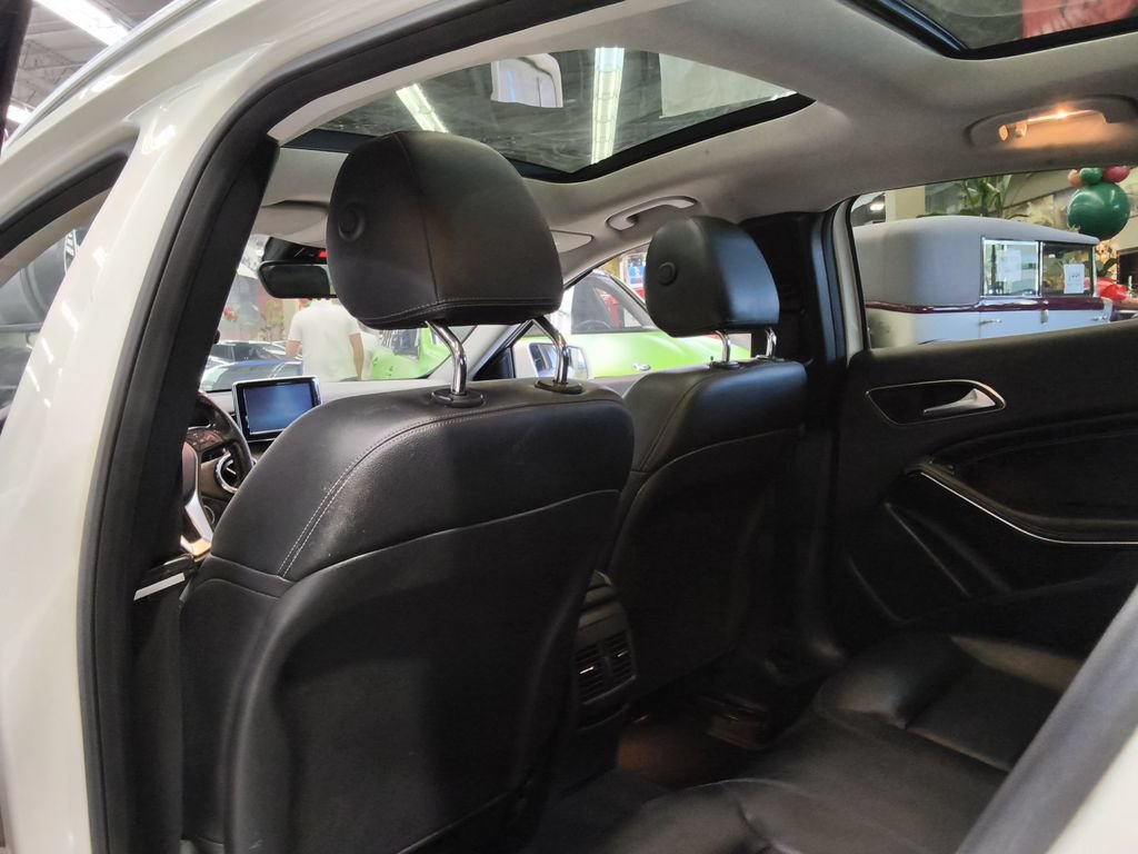 Used 2015 Mercedes-Benz GLA 250 4MATIC image 19