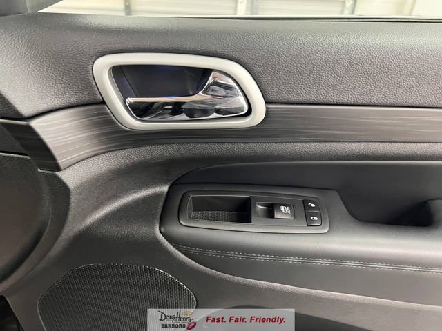 Used 2021 Jeep Grand Cherokee Laredo RWD image 39
