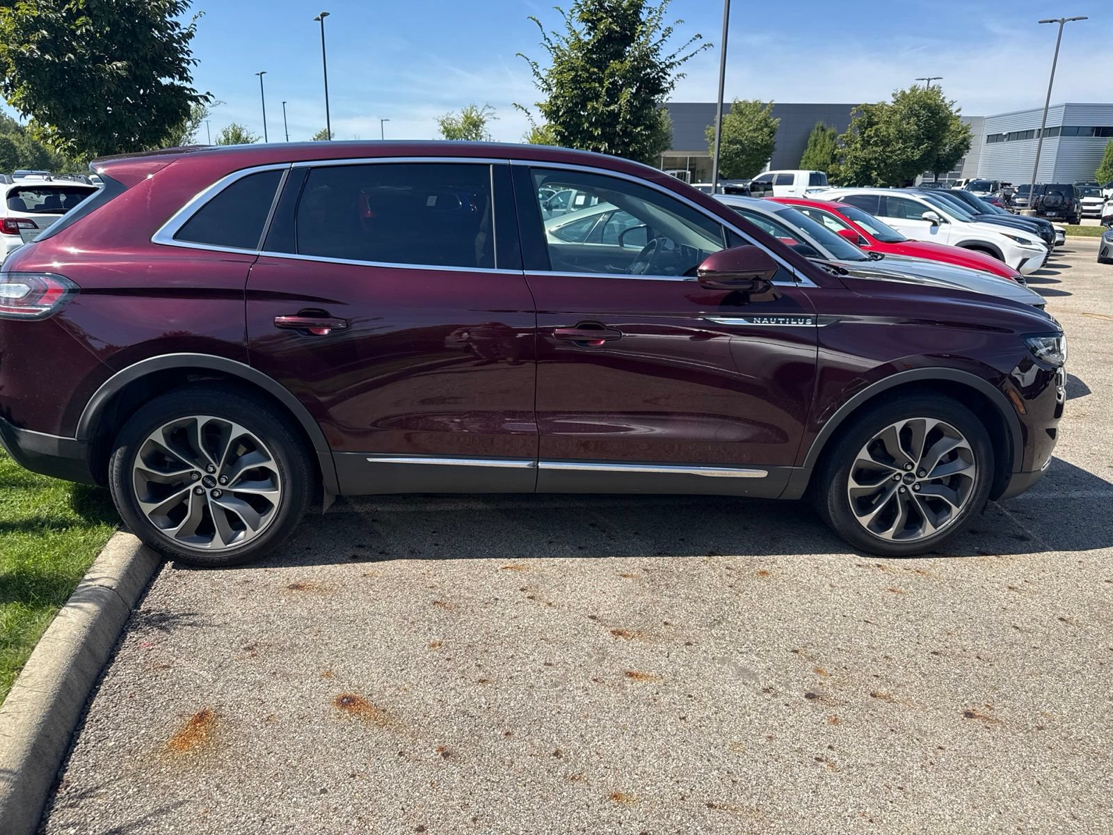 Used 2021 Lincoln Nautilus Reserve AWD/4WD image 4