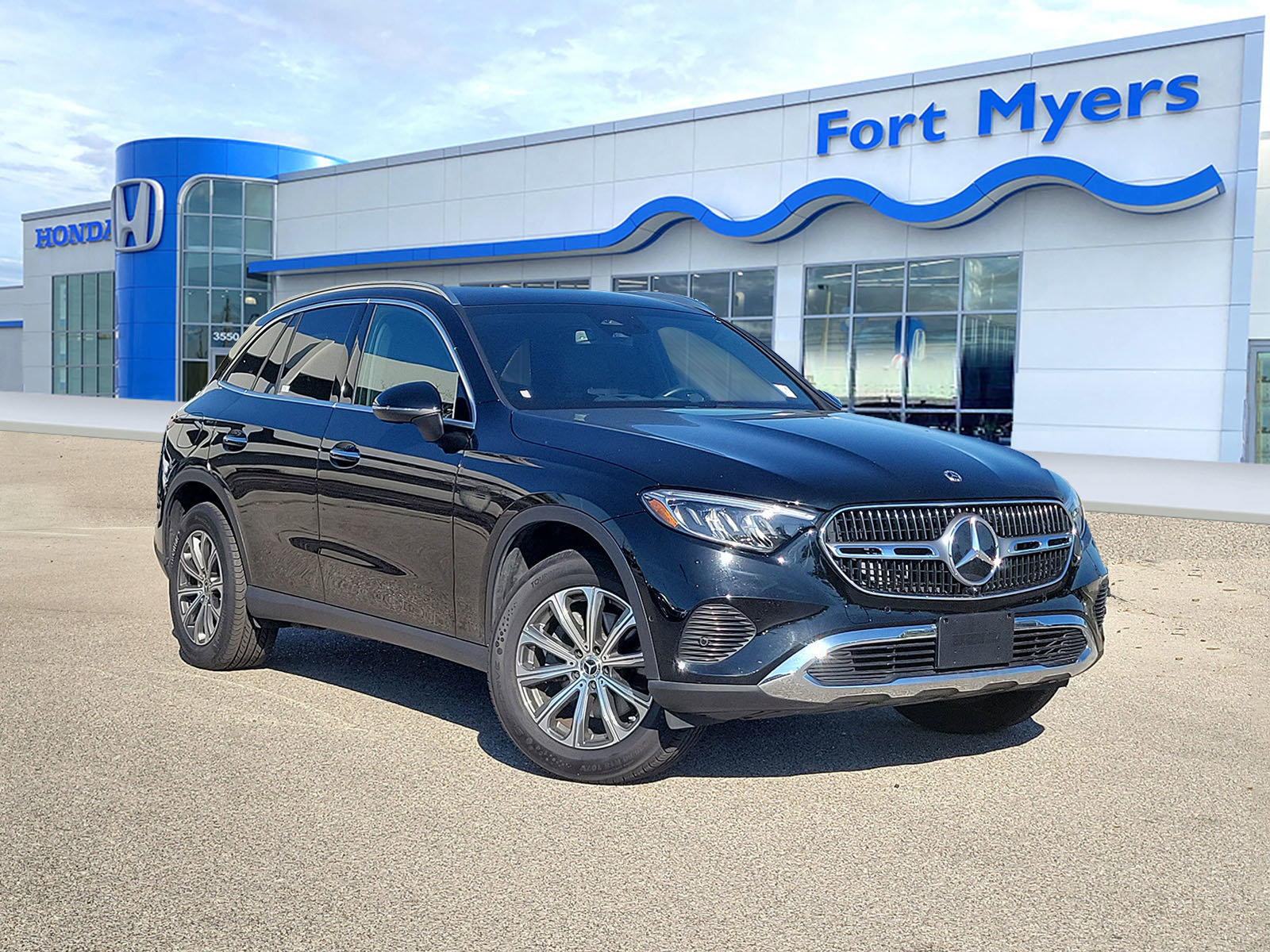 Used 2024 Mercedes-Benz GLC 300 w/ Winter Package image 1