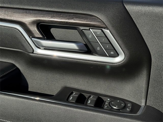 Used 2025 Chevrolet Silverado 3500 LTZ w/ LTZ Plus Package image 25