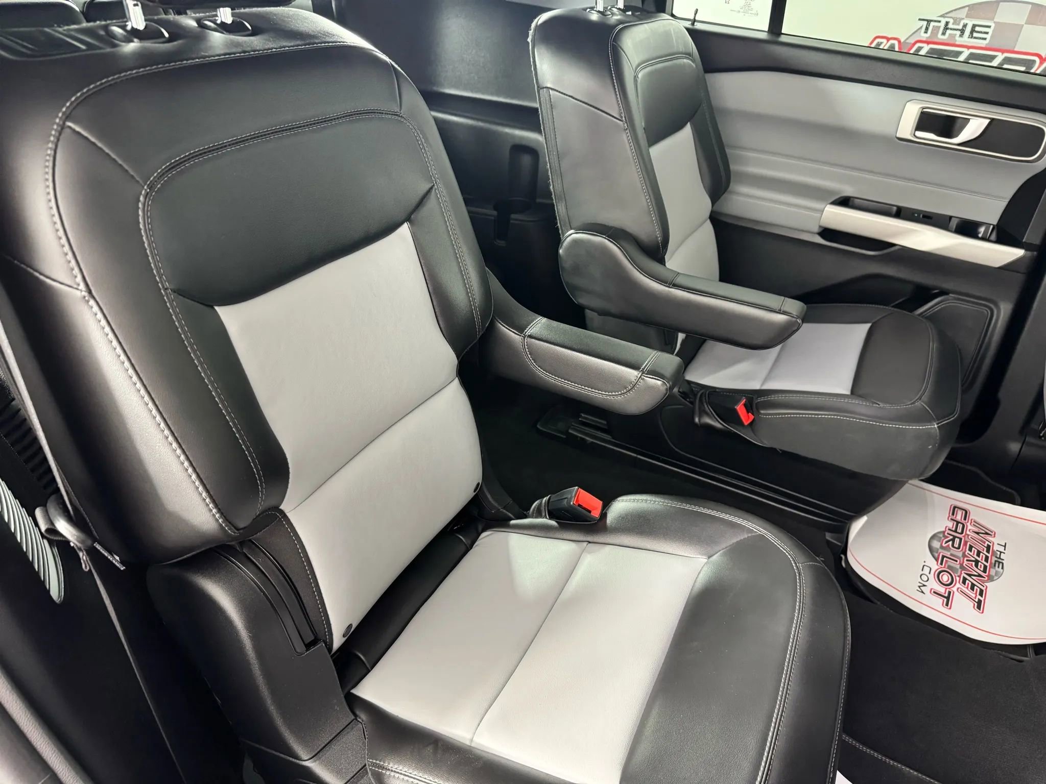 Used 2022 Ford Explorer XLT w/ Equipment Group 202A image 38