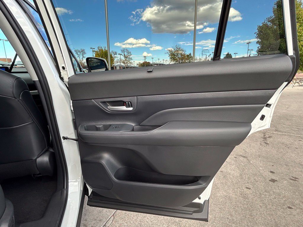 Used 2026 Toyota Grand Highlander AWD Hybrid image 25