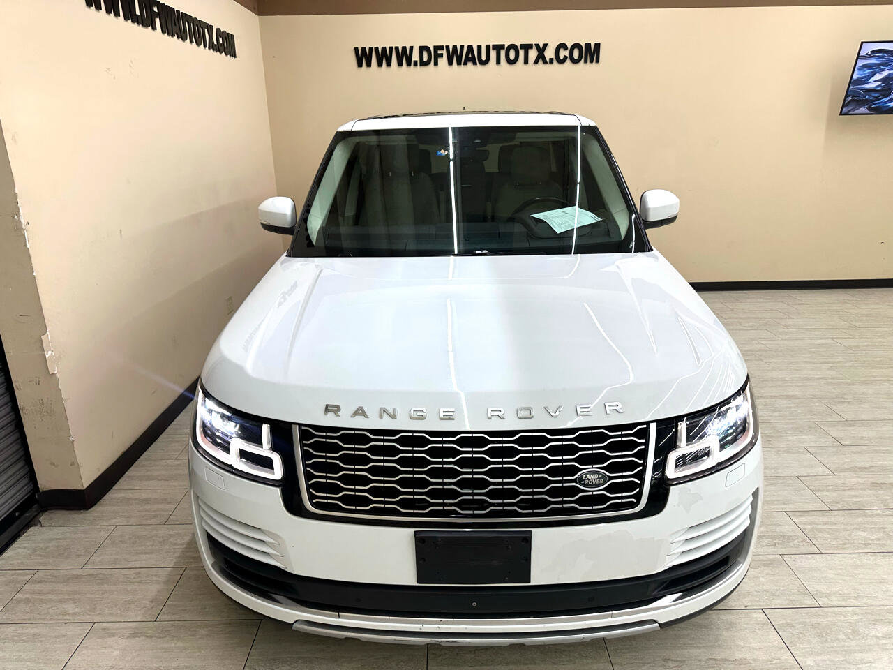 Used 2018 Land Rover Range Rover Supercharged image 3