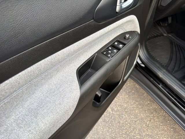 Used 2024 Jeep Compass Latitude image 13