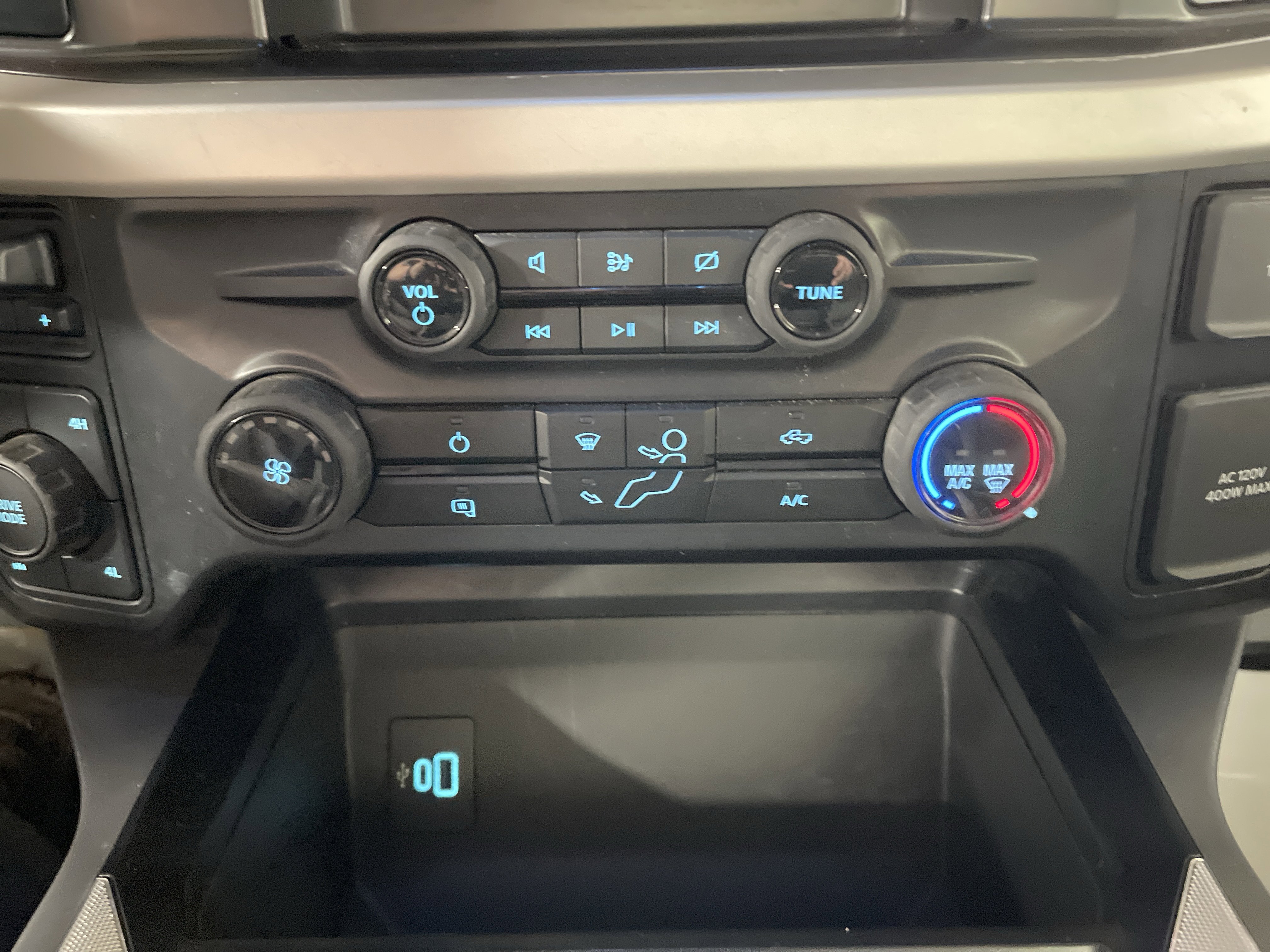 Used 2024 Ford F350 XLT w/ Camper Package image 24