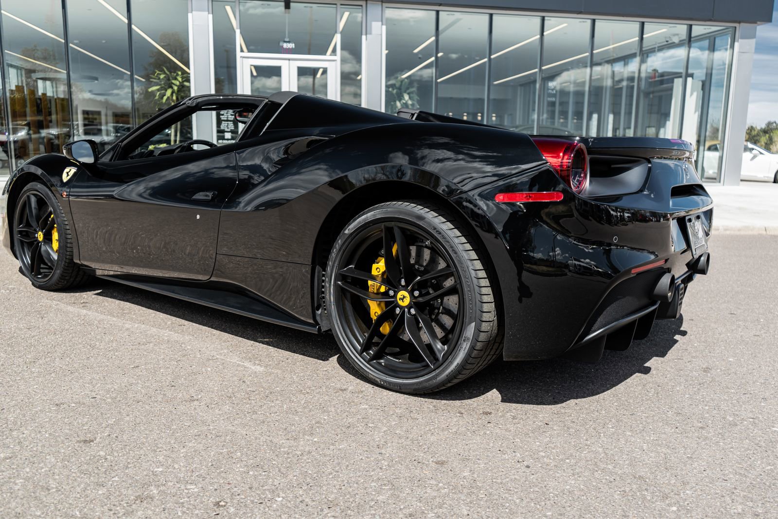 Used 2018 Ferrari 488 Spider RWD image 9
