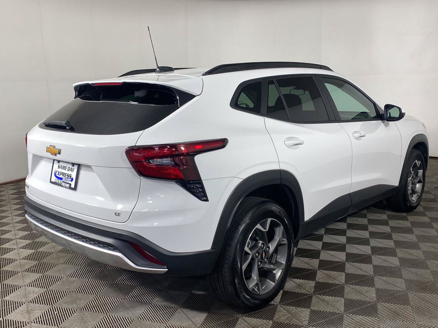 Used 2025 Chevrolet Trax LT w/ Driver Confidence Package FWD image 8