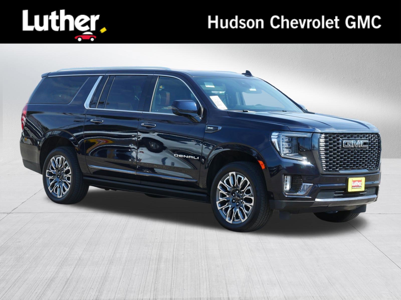 Used 2023 GMC Yukon XL Denali Ultimate AWD/4WD image 1