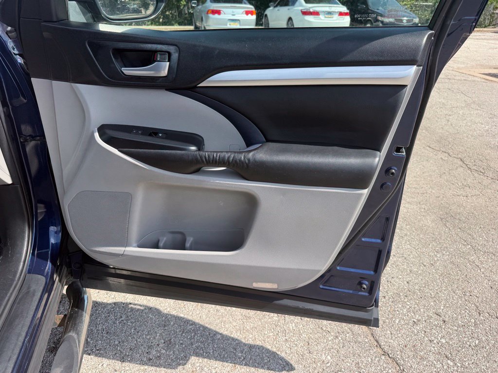 Used 2015 Toyota Highlander XLE AWD/4WD image 47