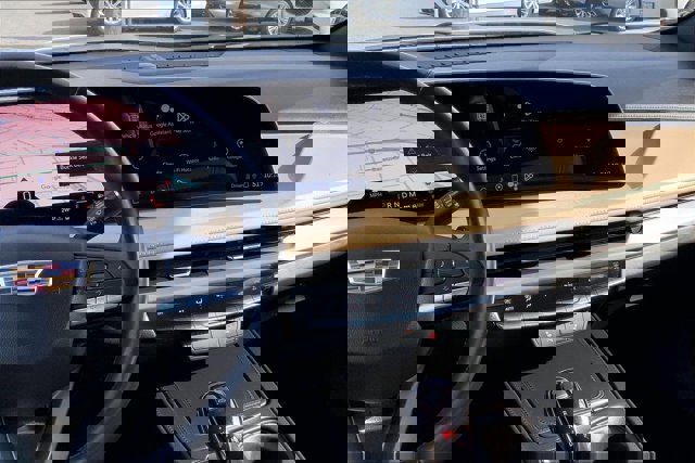 Used 2024 Cadillac XT4 Luxury w/ Trailering Package image 5