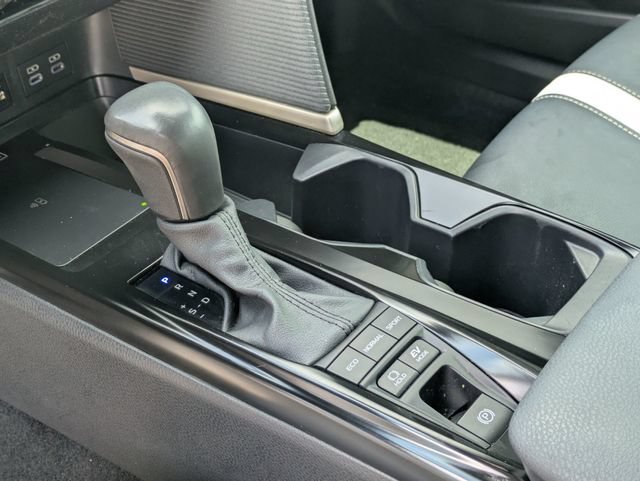 Used 2025 Toyota Camry SE w/ Convenience Package FWD image 21