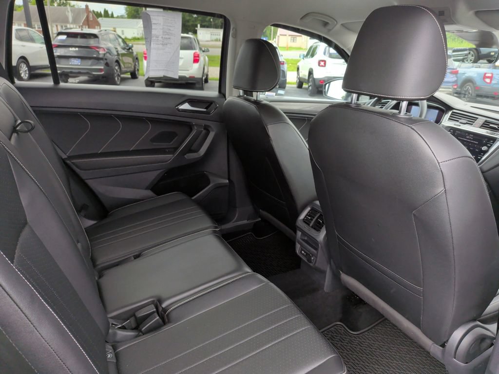 Used 2022 Volkswagen Tiguan SE AWD/4WD image 17