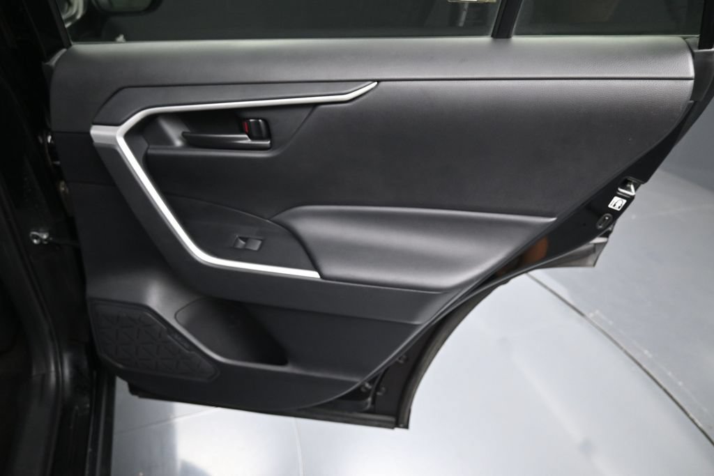 Certified 2020 Toyota RAV4 LE w/ Carpet Mat Package AWD/4WD image 30