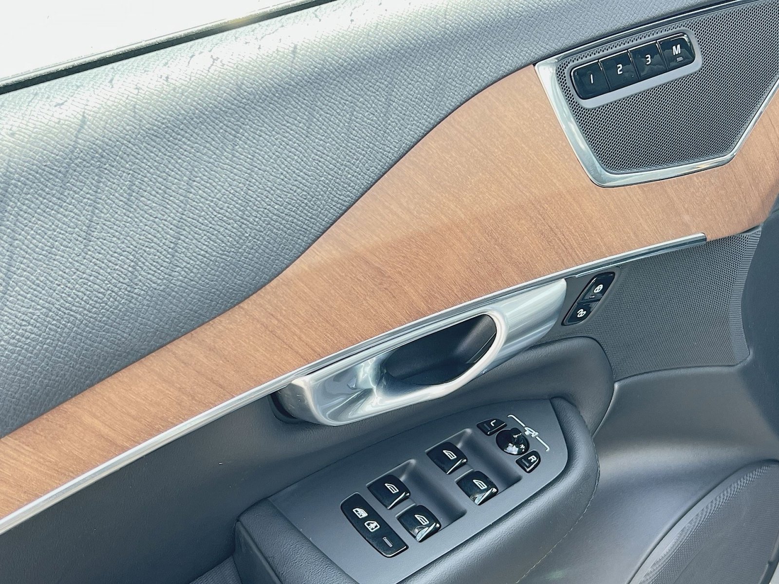 Certified 2023 Volvo XC90 B5 Plus w/ Protection Package Premier image 15