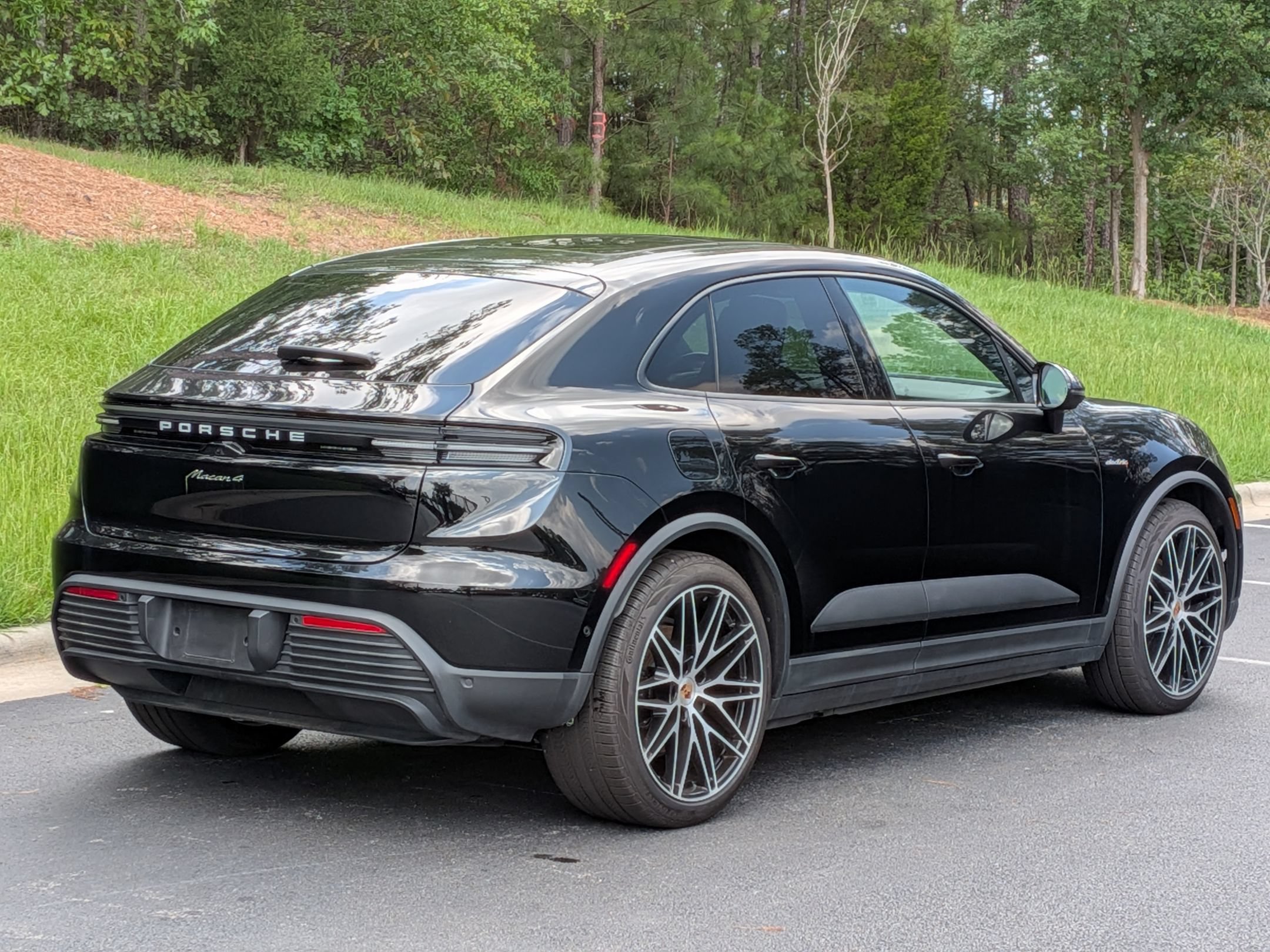 Used 2025 Porsche Macan 4 Electric AWD/4WD image 25