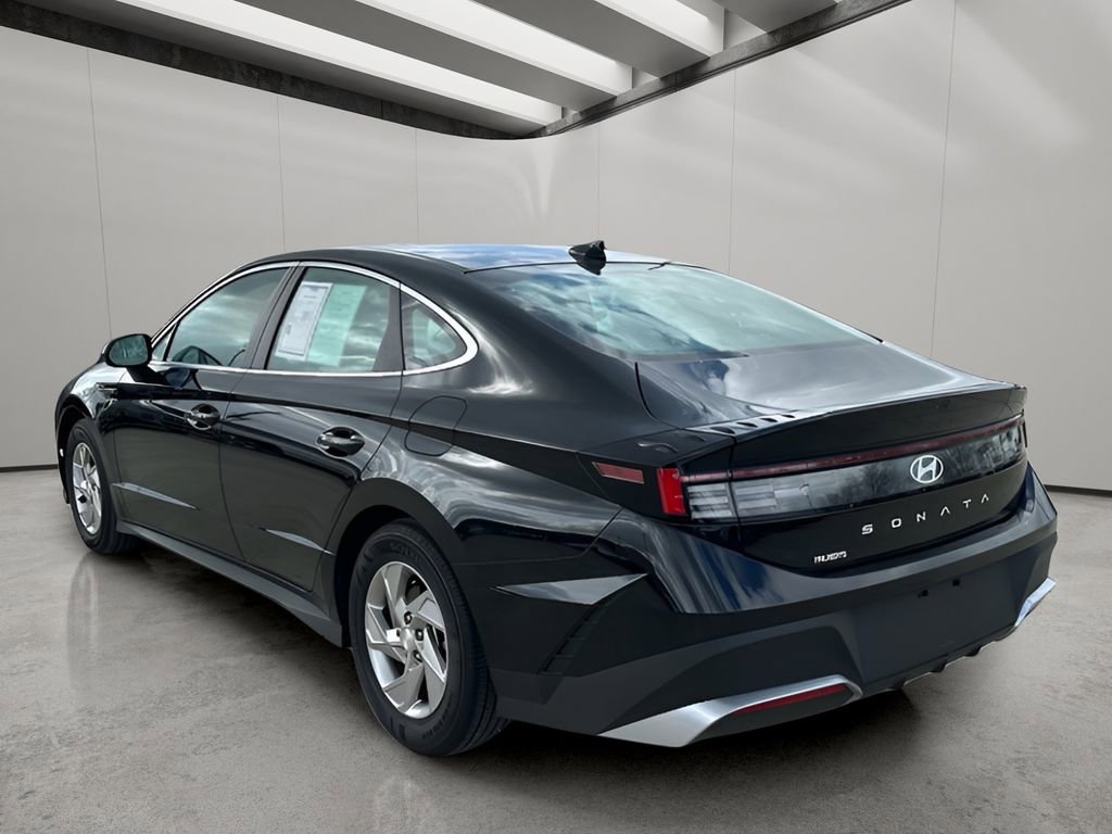 Used 2025 Hyundai Sonata SE image 3