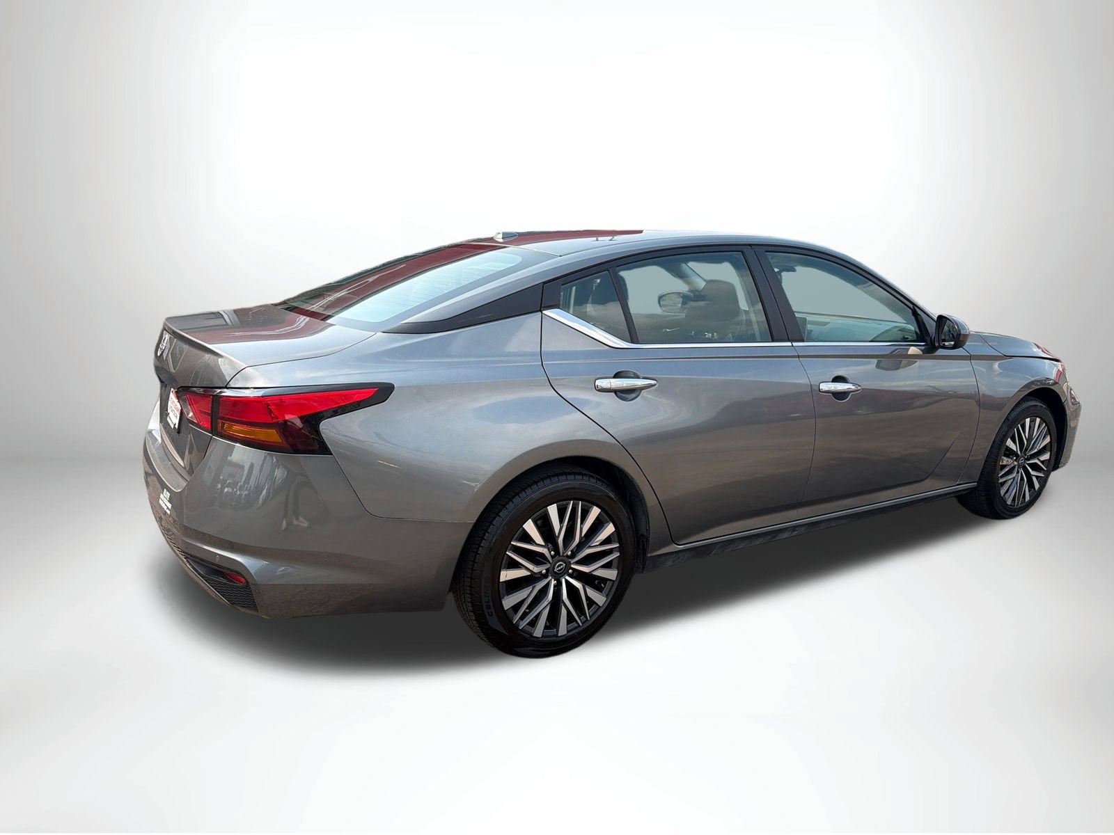 Used 2025 Nissan Altima 2.5 SV FWD image 6