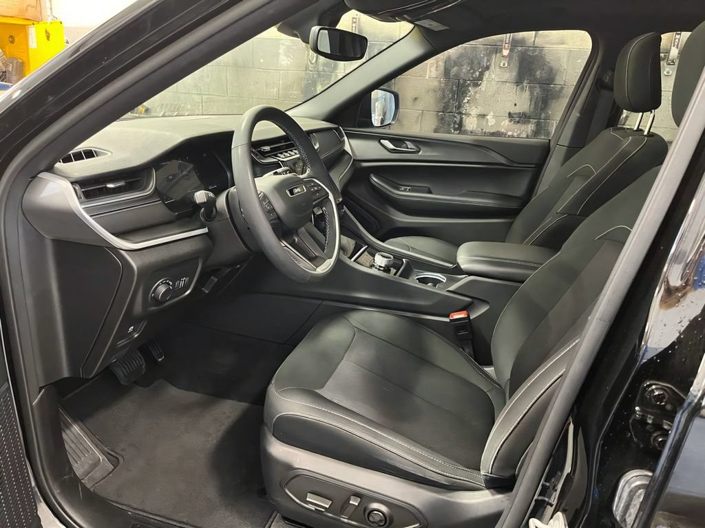 Used 2024 Jeep Grand Cherokee L Laredo w/ Luxury Tech Group I AWD/4WD image 12