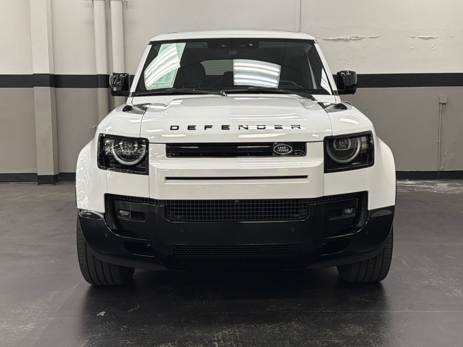 Used 2026 Land Rover Defender 110 X-Dynamic SE AWD/4WD image 4