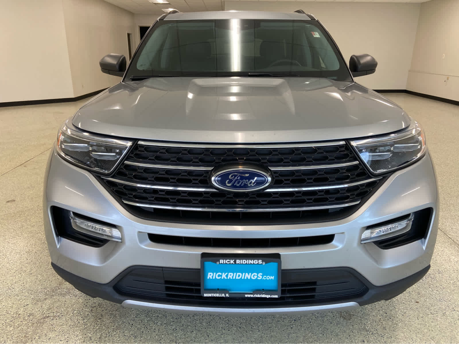 Used 2023 Ford Explorer XLT w/ Equipment Group 202A AWD/4WD image 5