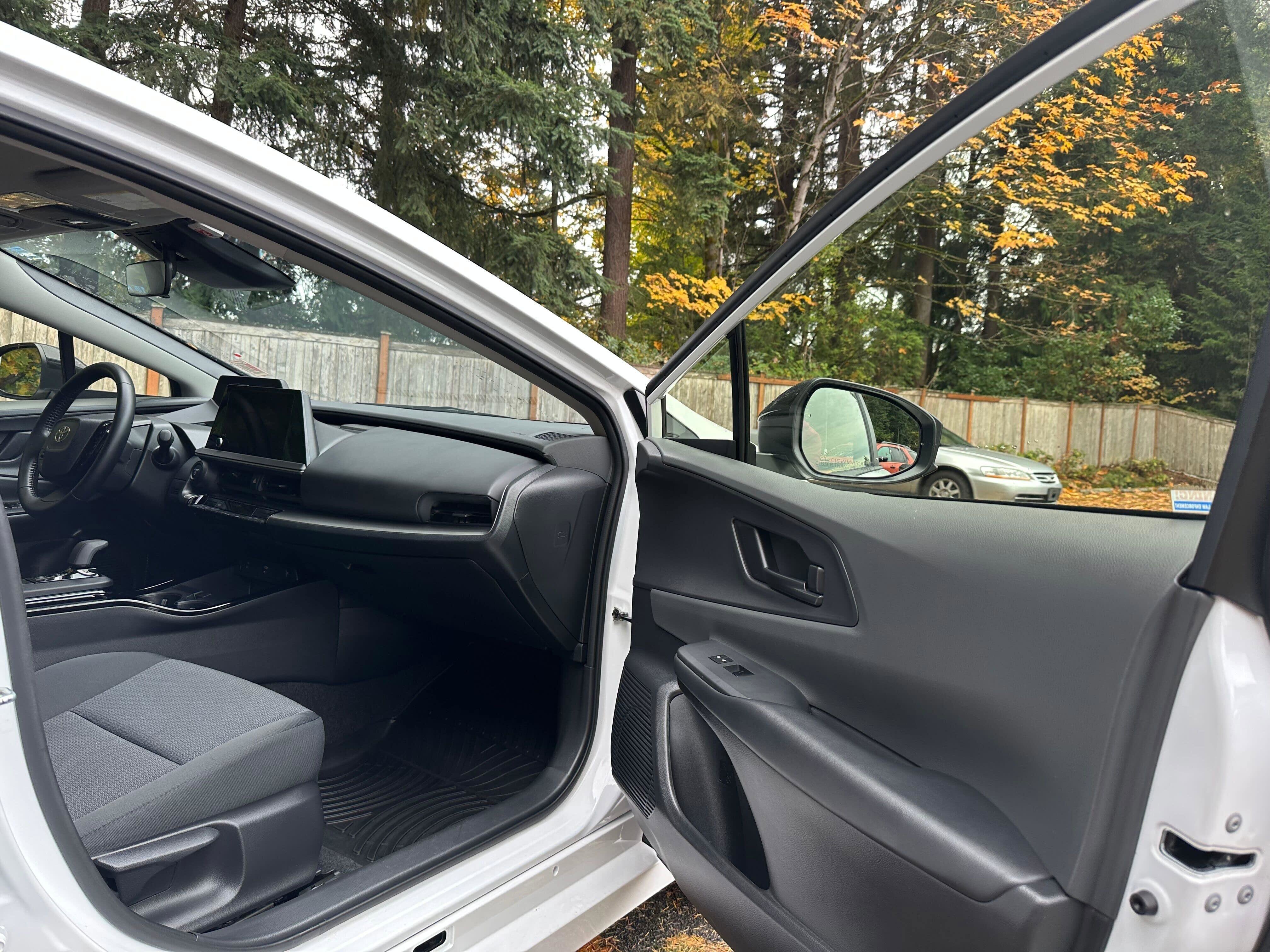 Used 2023 Toyota Prius LE image 11