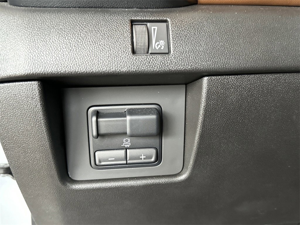 Used 2025 GMC Canyon AT4 image 18