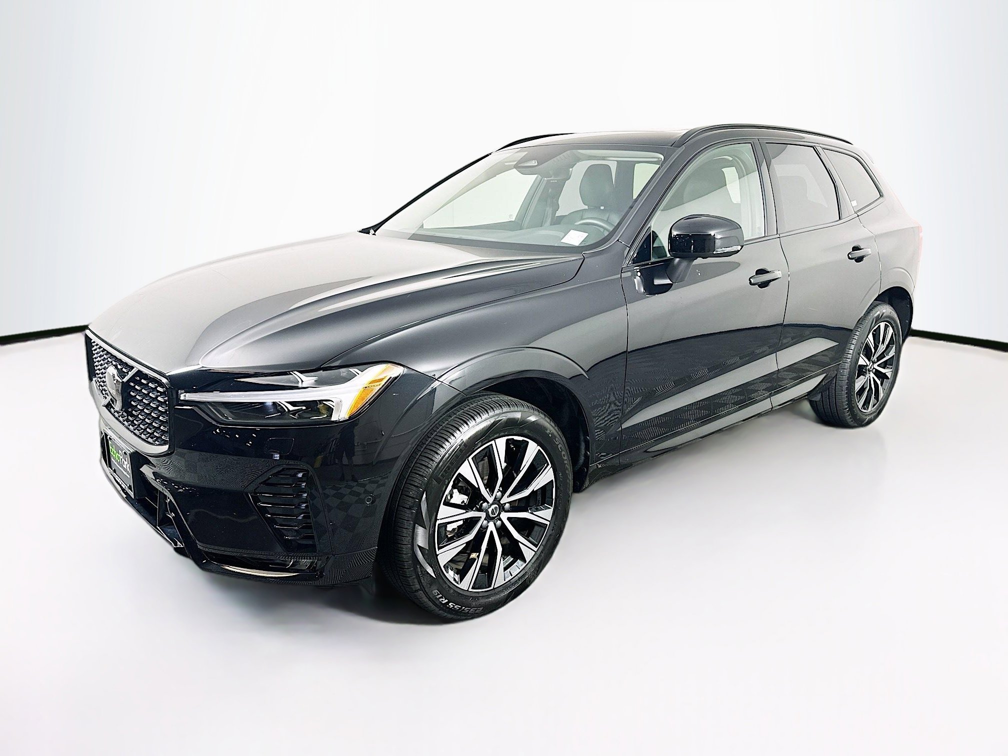 Used 2025 Volvo XC60 B5 Plus w/ Climate Package image 3