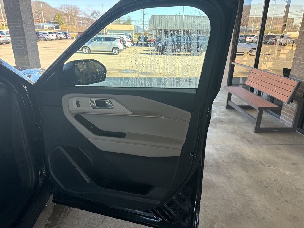 Certified 2025 Ford Explorer Active w/ Active Comfort Package RWD image 22