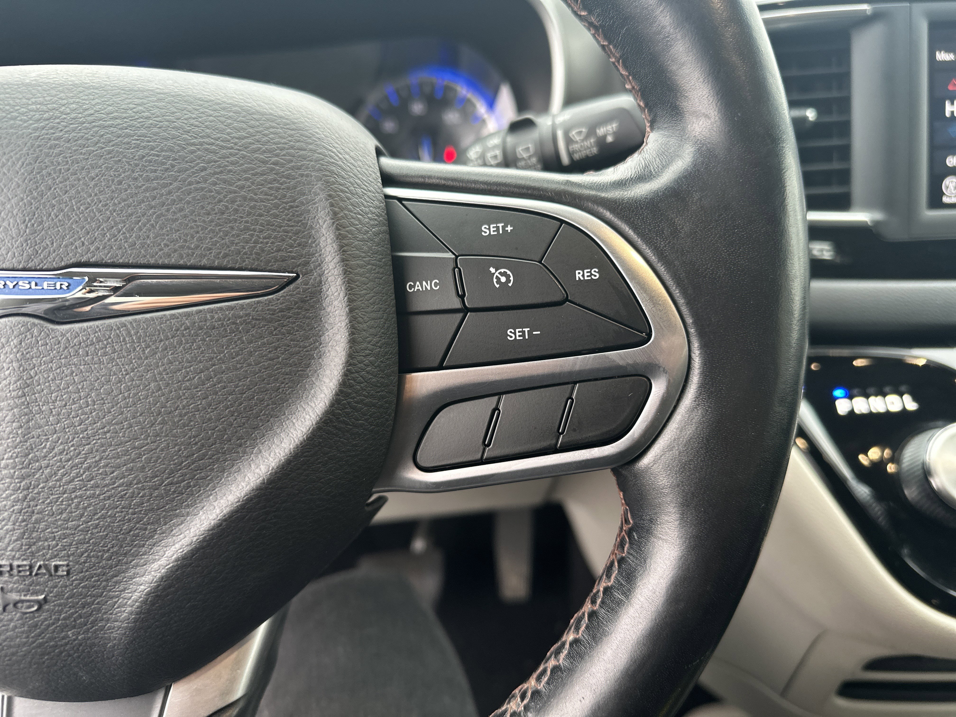 Used 2020 Chrysler Pacifica Touring-L image 19