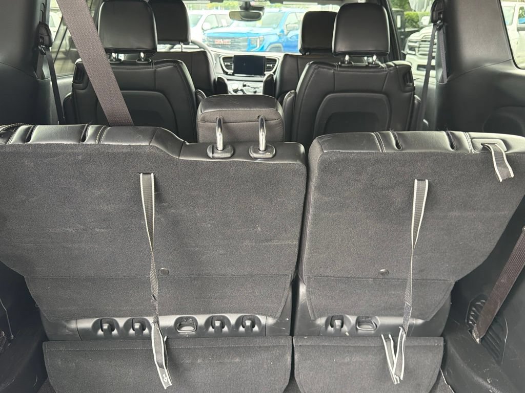 Used 2025 Chrysler Pacifica Select FWD image 13