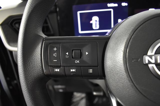 Certified 2025 Nissan Kicks SV w/ SV Premium Package AWD/4WD image 14