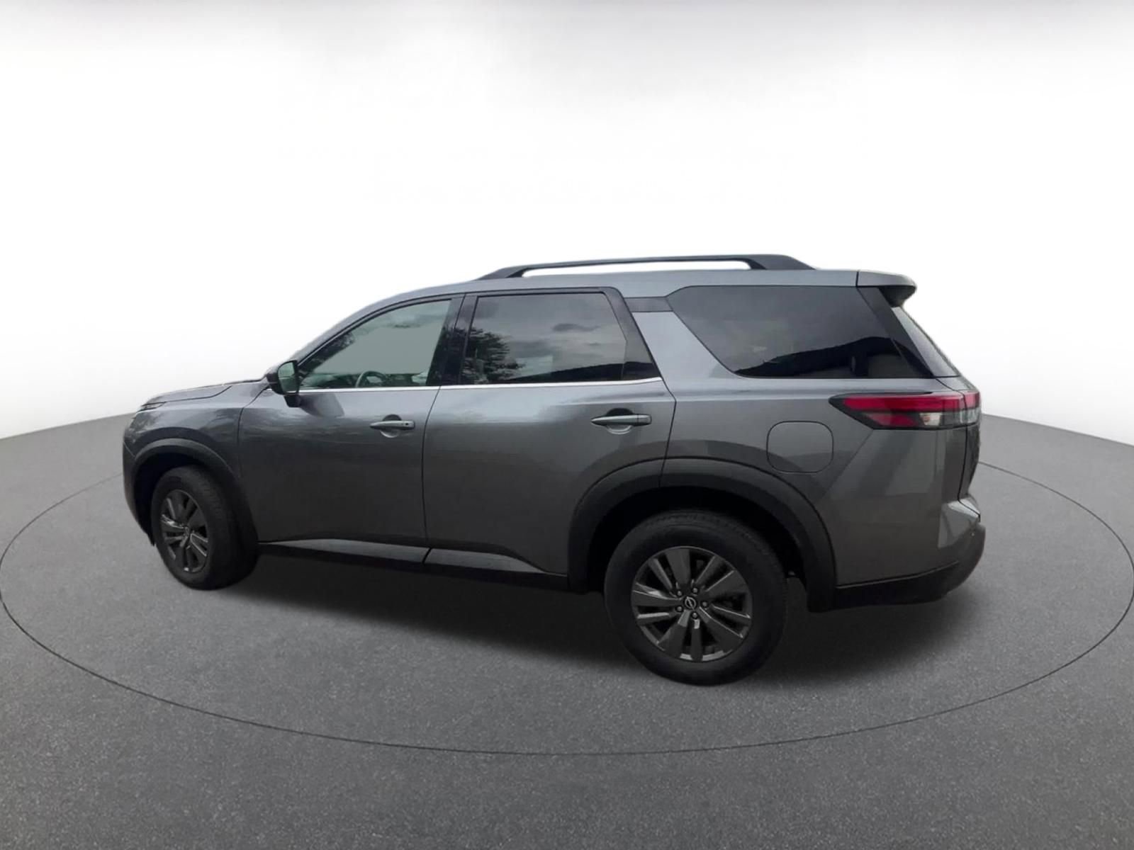 Used 2025 Nissan Pathfinder SV AWD/4WD image 10