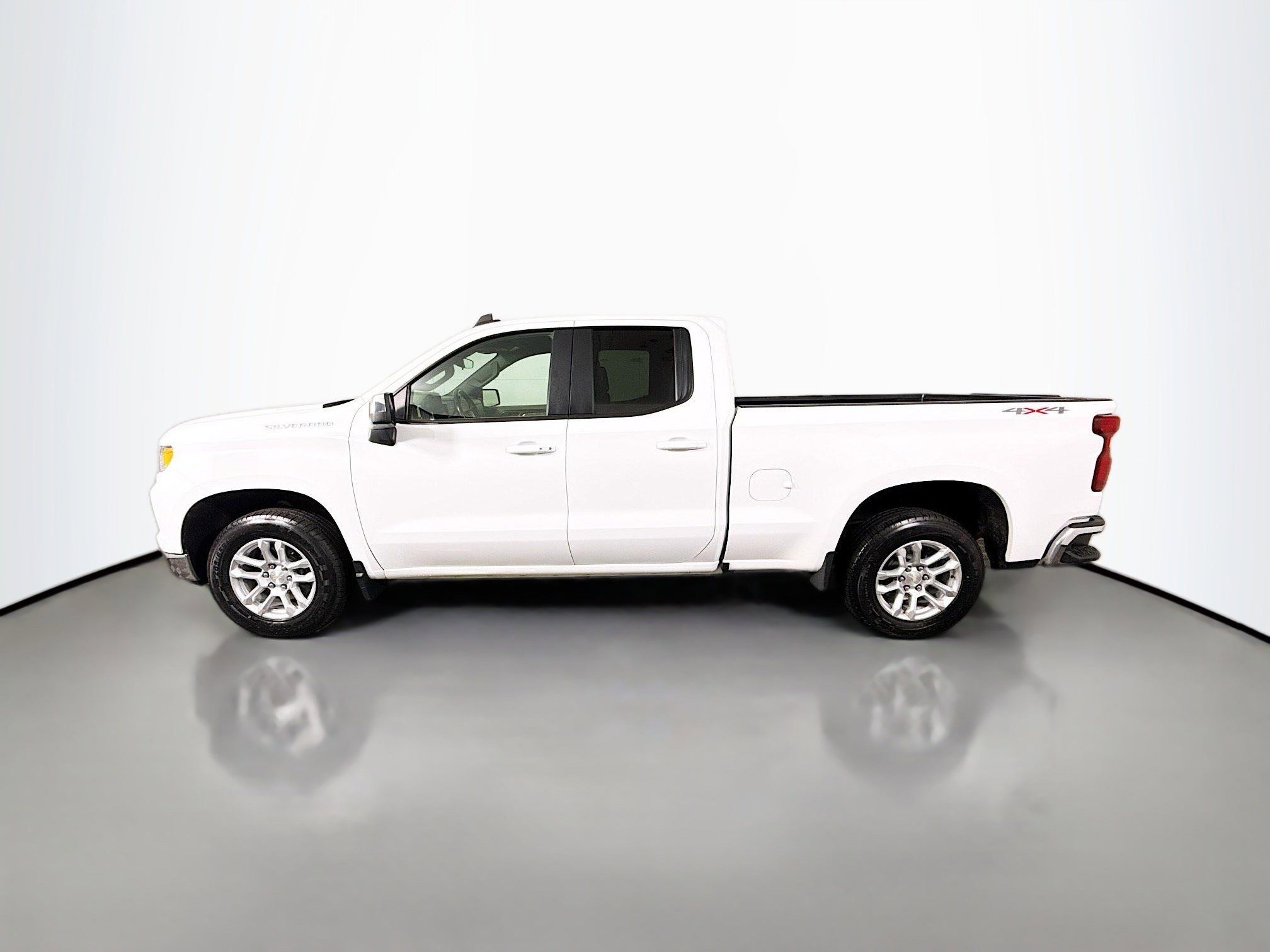 Used 2022 Chevrolet Silverado 1500 LT w/ Convenience Package II image 6
