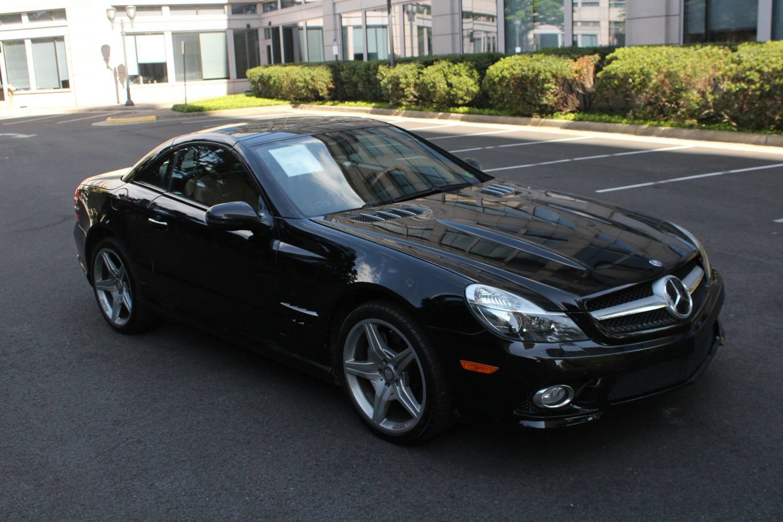 Used 2011 Mercedes-Benz SL 550 image 3