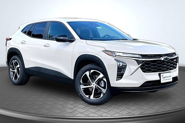 New 2026 Chevrolet Trax RS w/ Sunroof Package FWD image 2