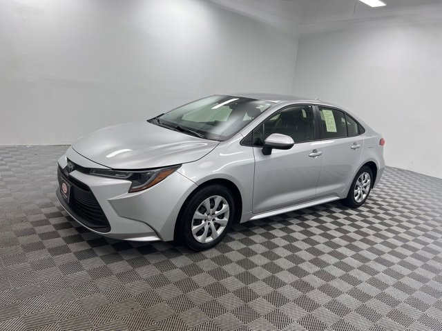 Used 2024 Toyota Corolla LE image 3