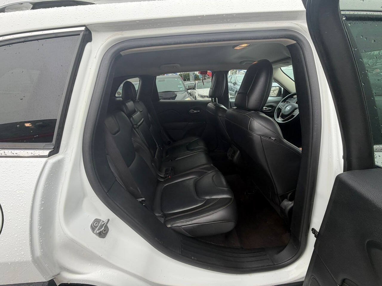 Used 2017 Jeep Cherokee Limited FWD image 13
