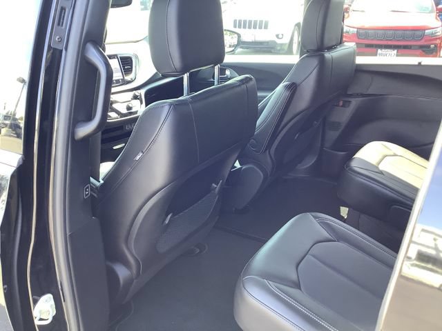 Used 2025 Chrysler Voyager LX FWD image 25