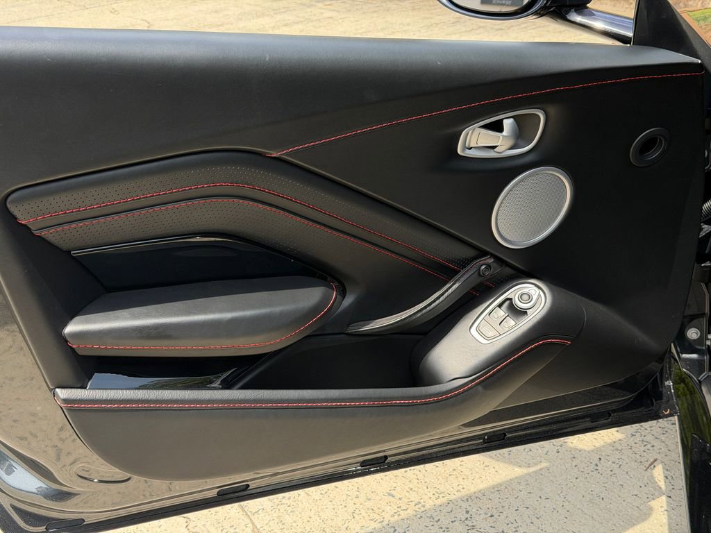 Used 2020 Aston Martin V8 Vantage Coupe RWD image 22
